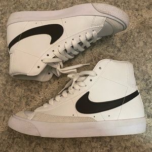 NIKE BLAZERS MID ‘77 WOMENS 6